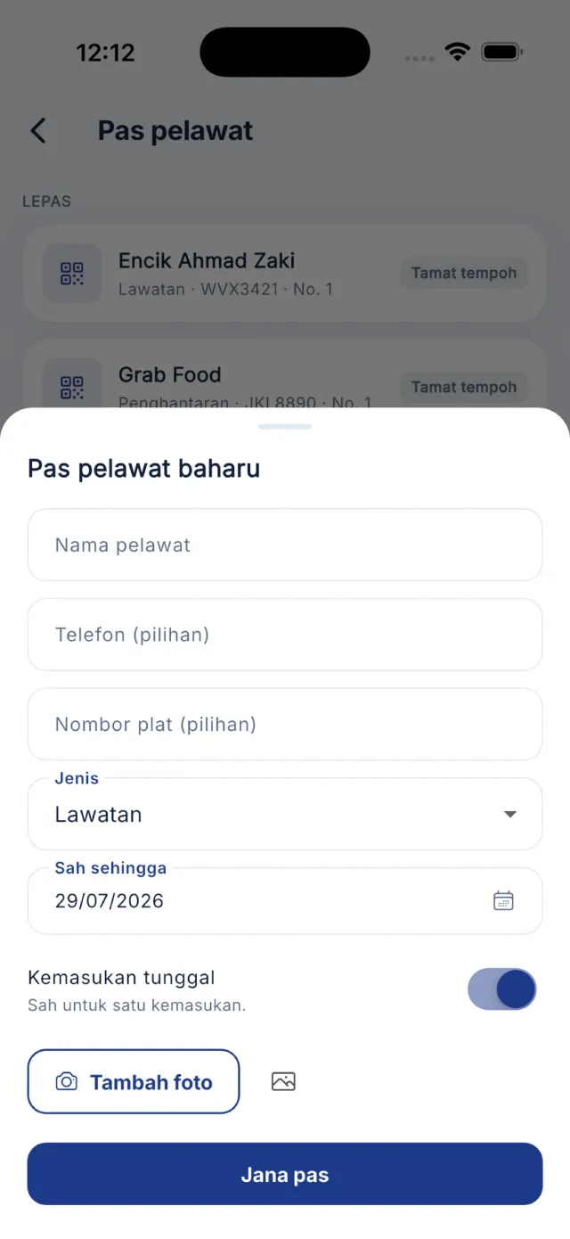 Borang Pas pelawat baharu dengan medan nama, telefon, plat, jenis dan pilihan sekali masuk.