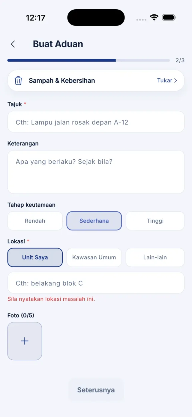 Wizard aduan langkah 2 daripada 3 — medan tajuk, penerangan, keutamaan dan lokasi.