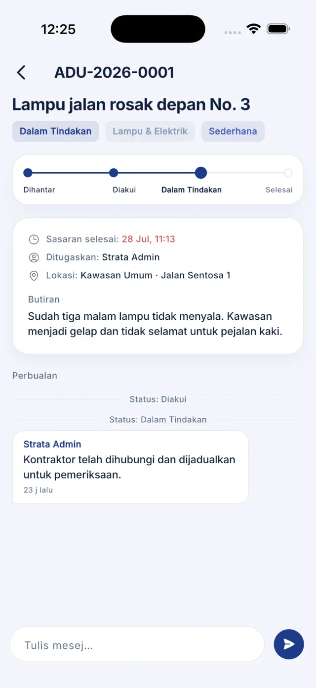 Skrin butiran aduan dengan garis masa status dan ruangan perbualan.
